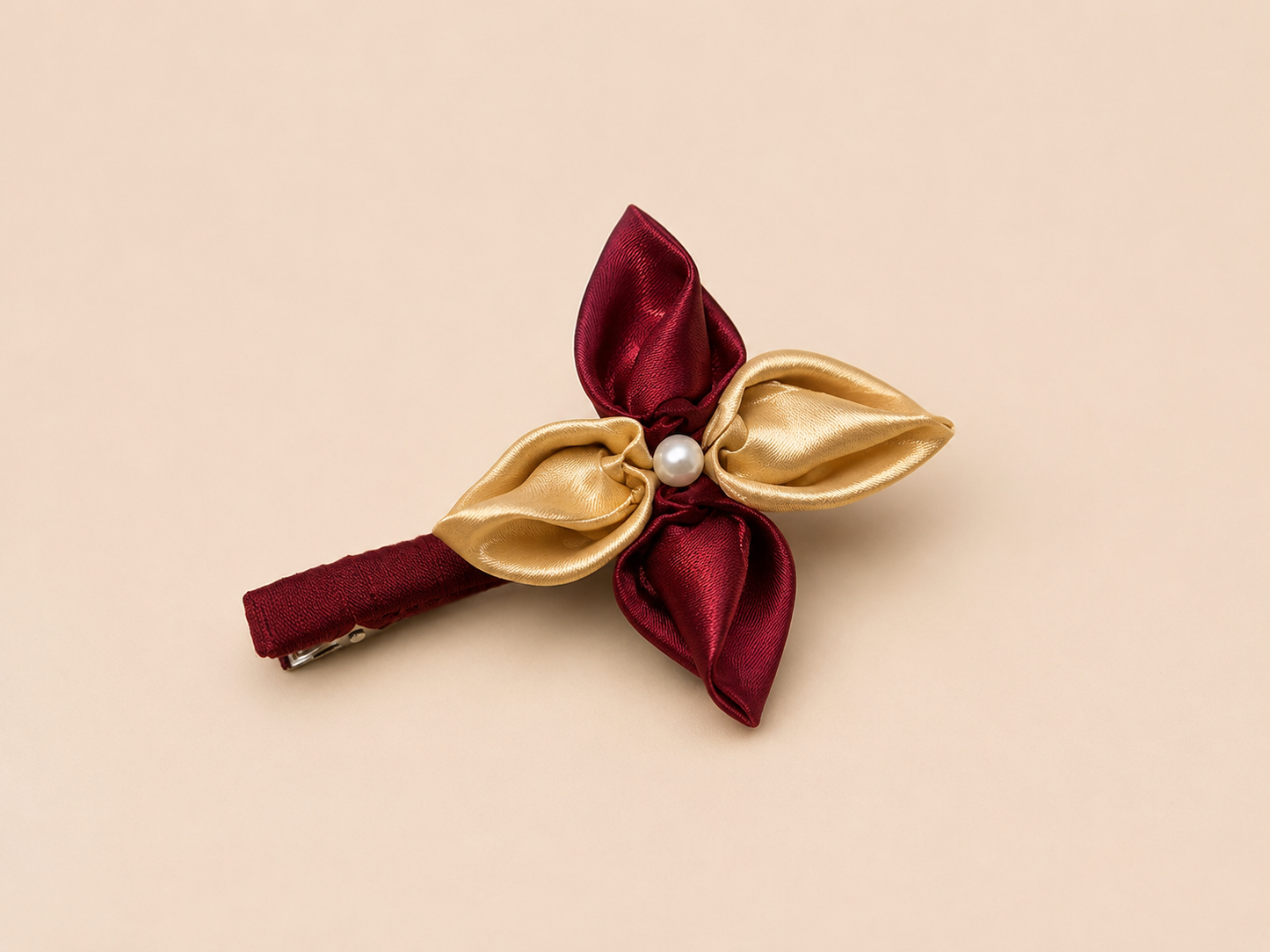 Pince florale en satin