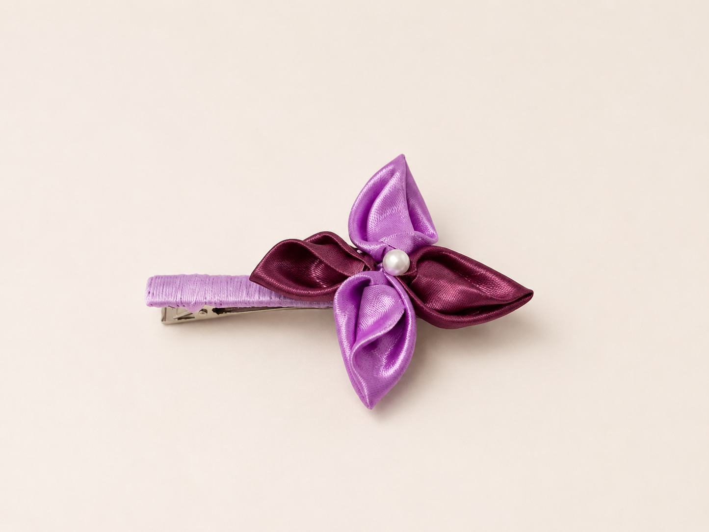 Pince florale en satin